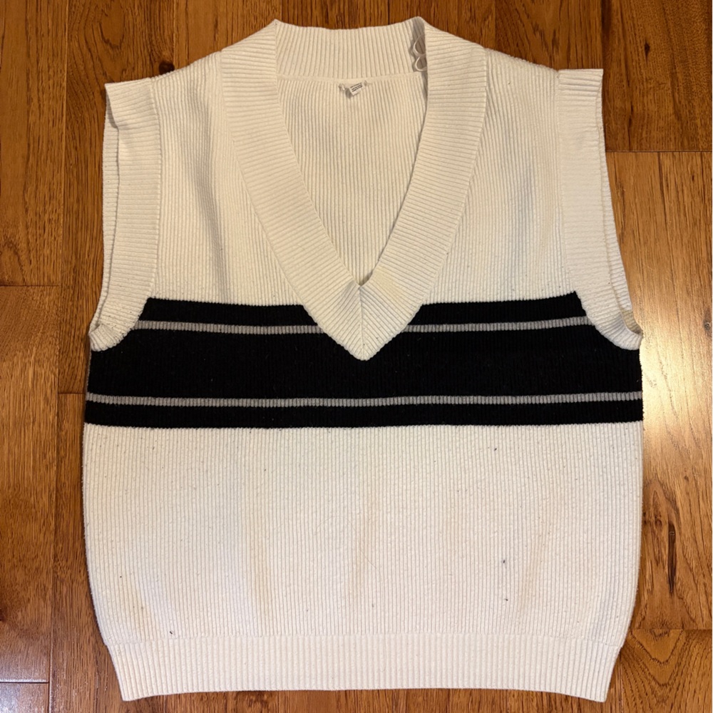 Garage Ribbed White Knit Skirt (Oversized - Wore it as a size L)